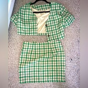 Never worn. Perfect condition